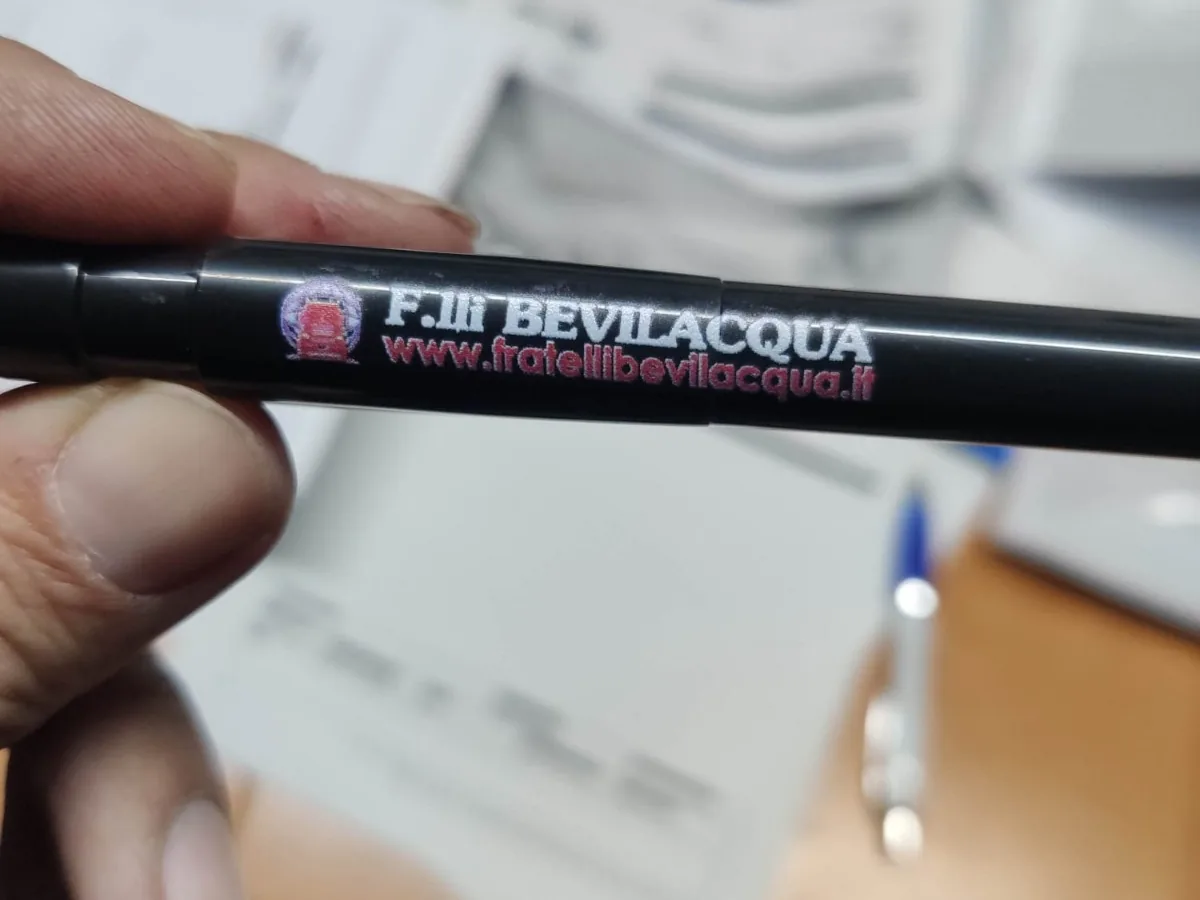 Penna promozionale personalizzata con stampa UV del logo cliente