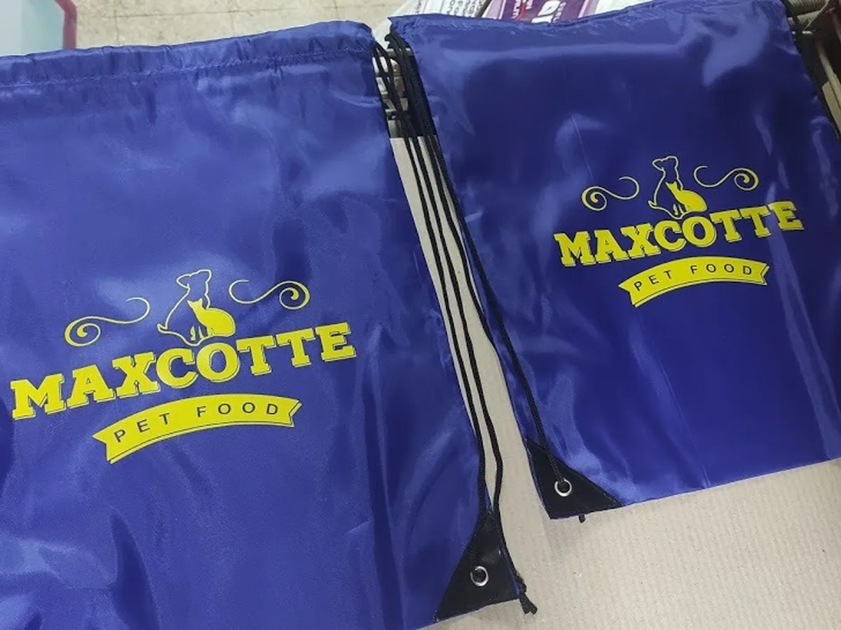 Sacche con coulisse blu personalizzate in serigrafia